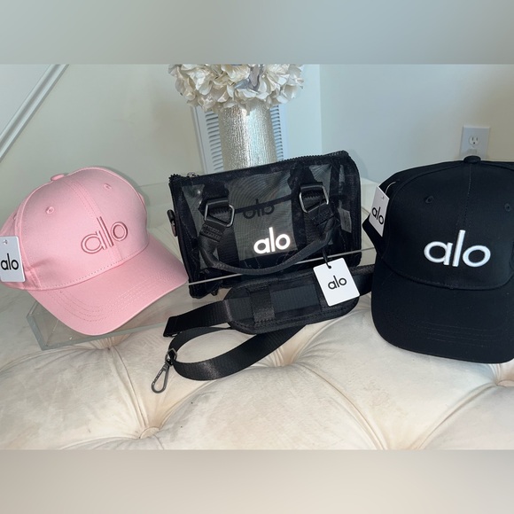 Alo mesh mini duffle crossbody and 2 hats - Picture 1 of 1